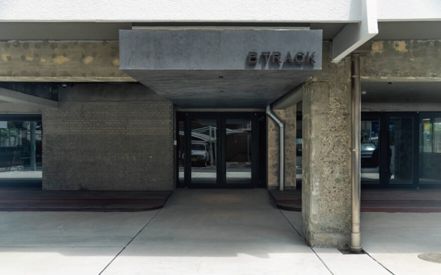 B TRACK EXTERIOR