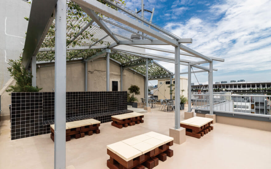 B TRACK ROOFTOP
