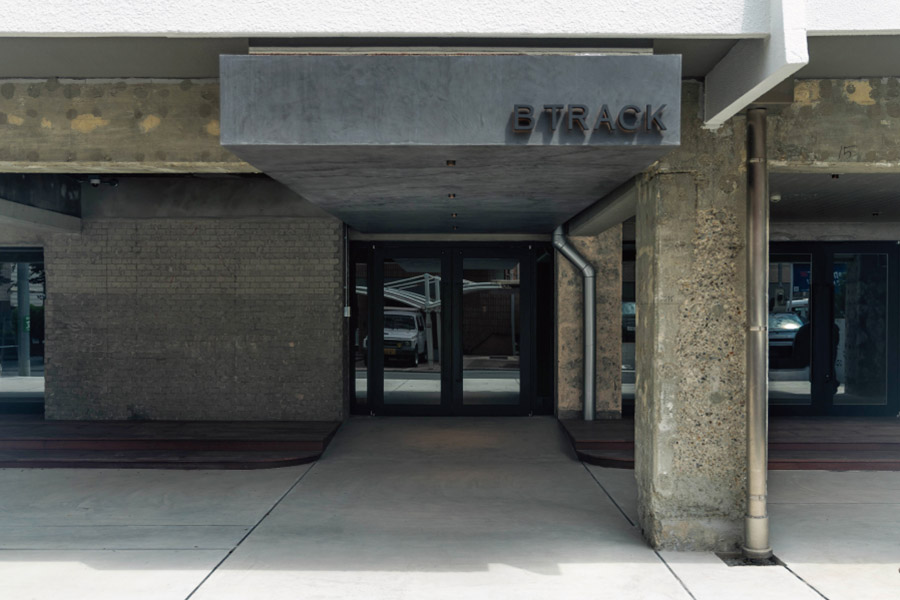 B TRACK ENTRANCE