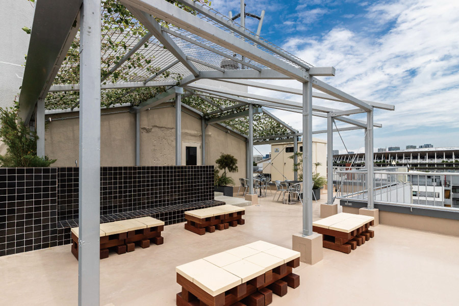 B TRACK ROOFTOP
