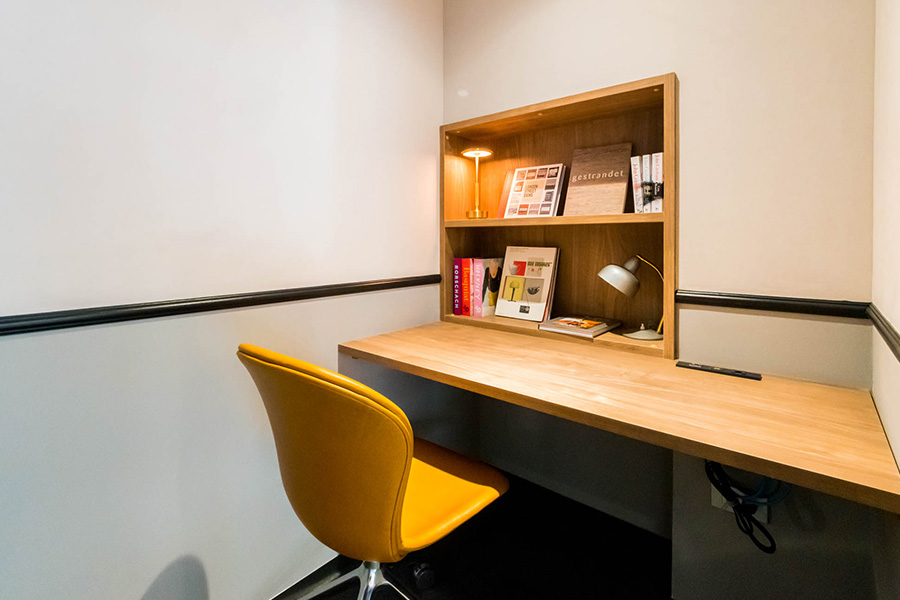 CONTRAL MEETING PHONE BOOTH