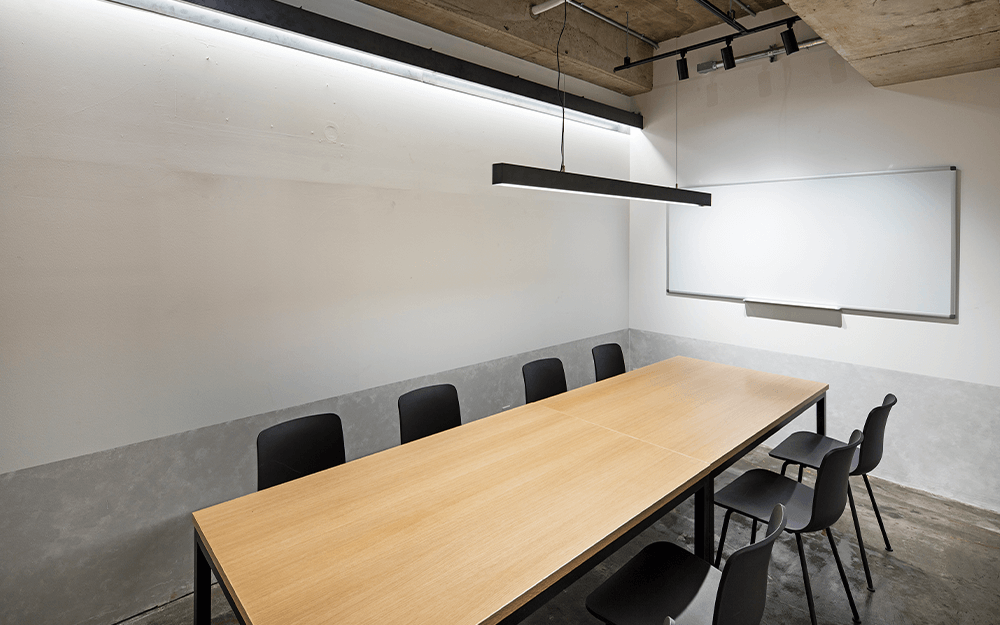 MEETING ROOM