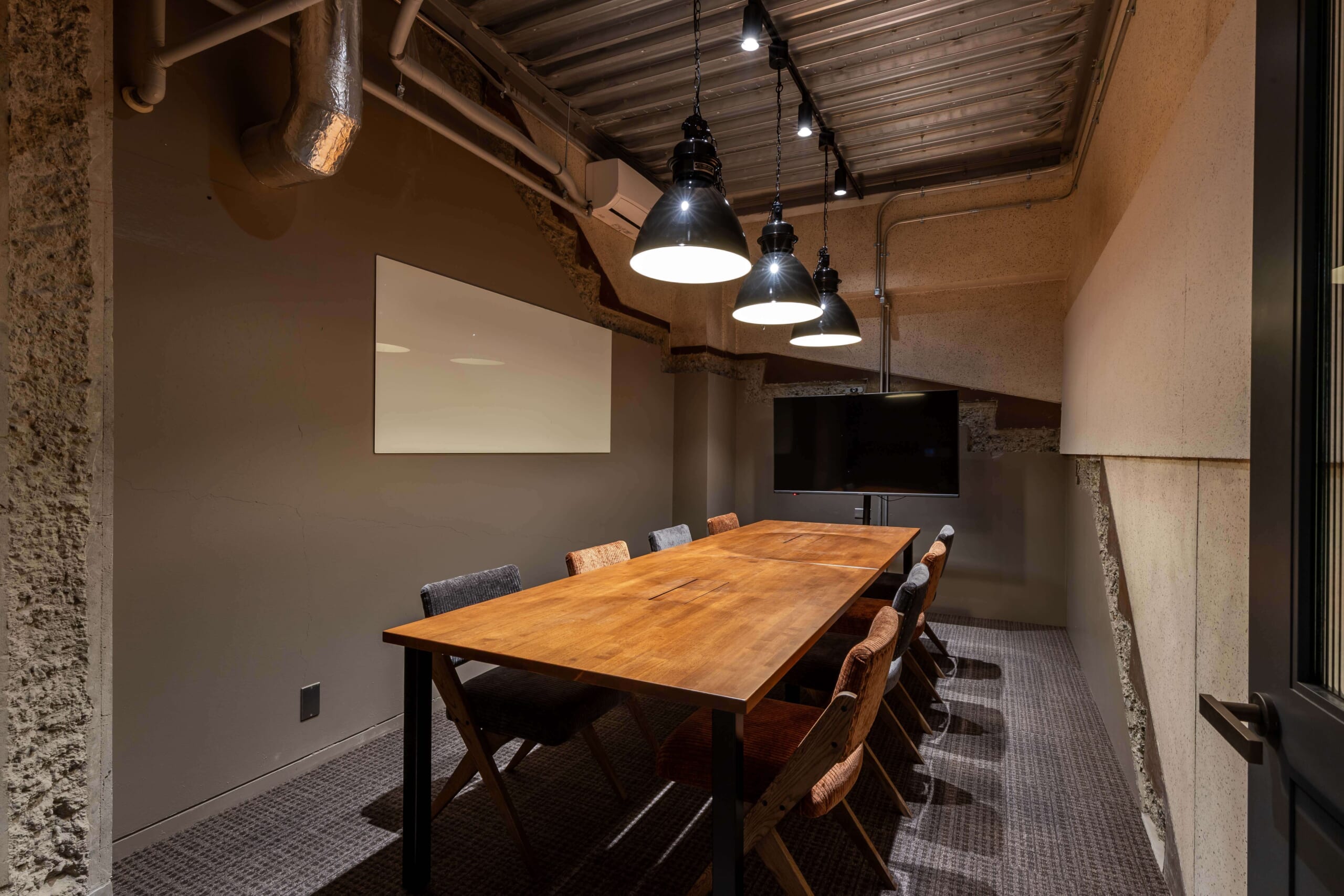 MEETING ROOM