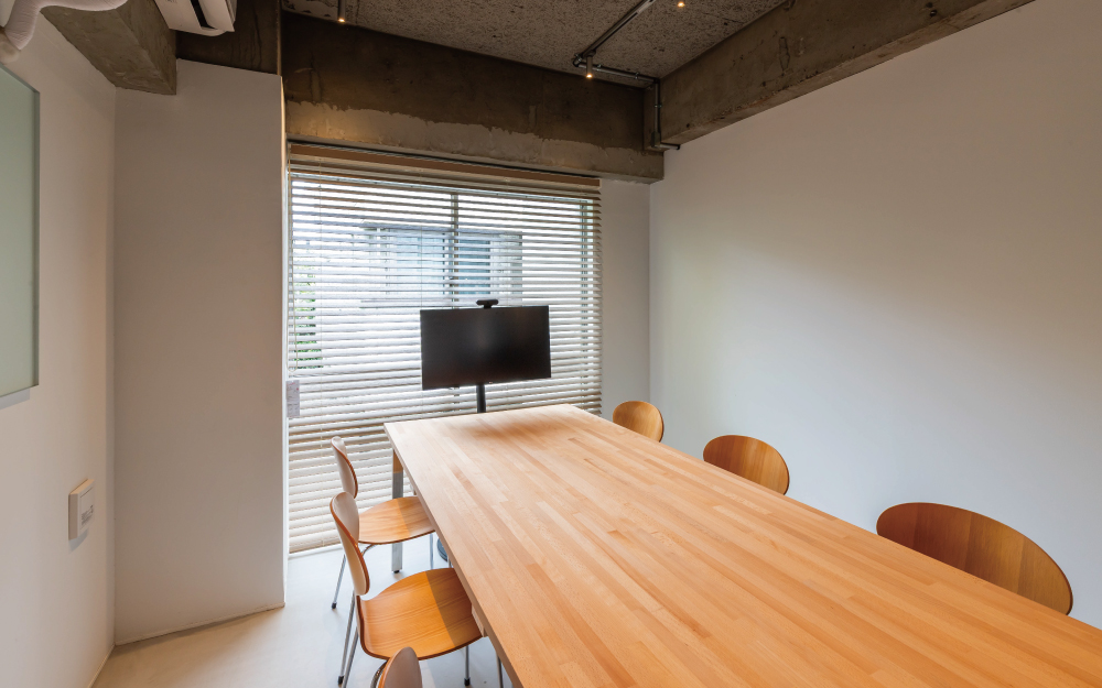 MEETING ROOM
