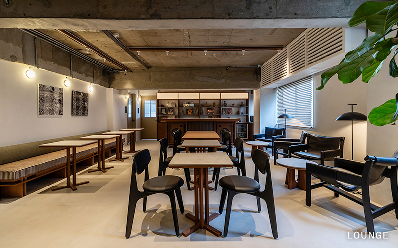B TRACK Lounge Image