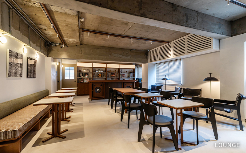 B TRACK Lounge Image