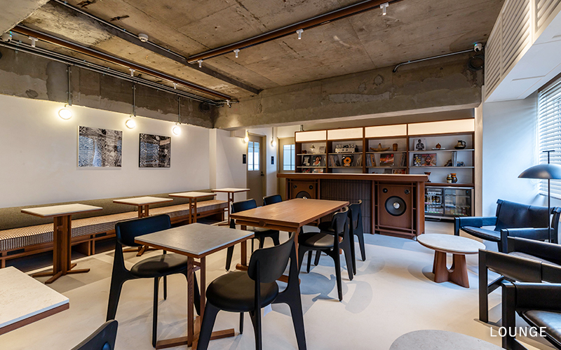 B TRACK Lounge Image