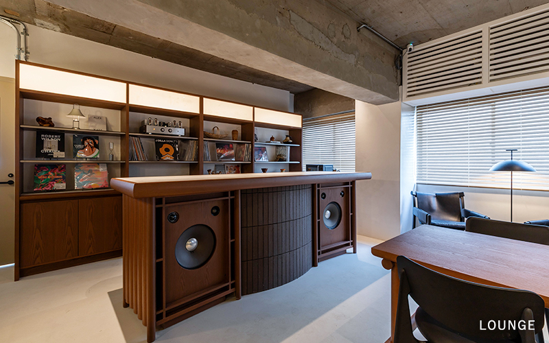 B TRACK Lounge Image