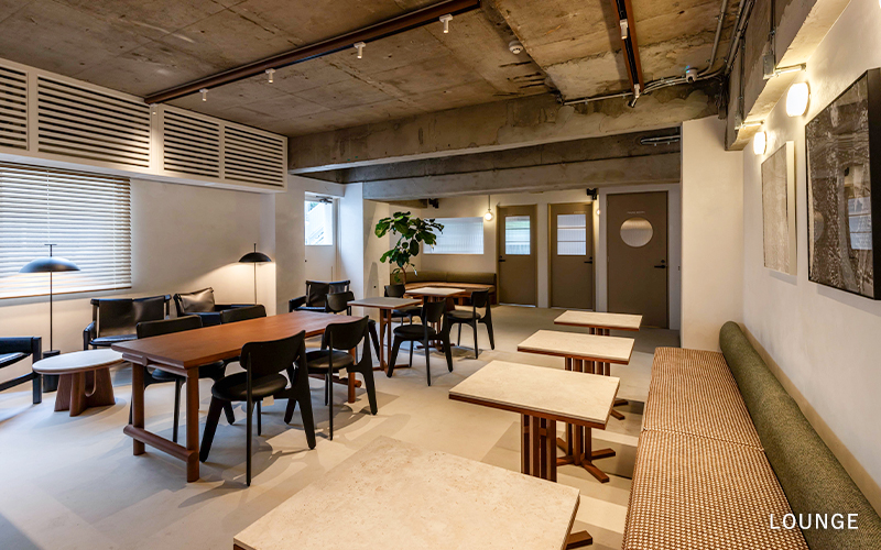B TRACK Lounge
