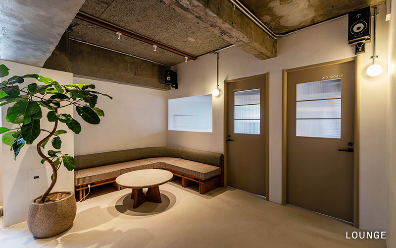 B TRACK Lounge Image